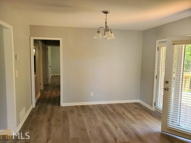 Foto del edificio - 4867 Flint Hill Rd SW