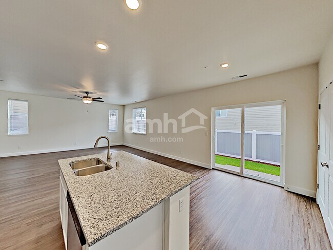 Foto del edificio - 10618 137th St E