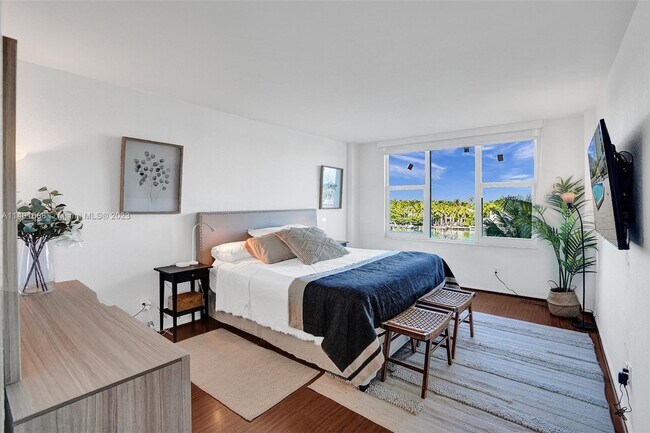 Foto del edificio - 5600 Collins Ave