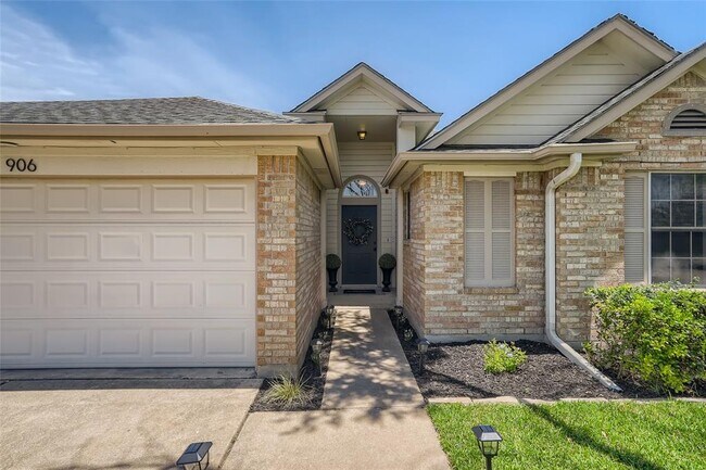 Building Photo - 906 Moon Glow Dr