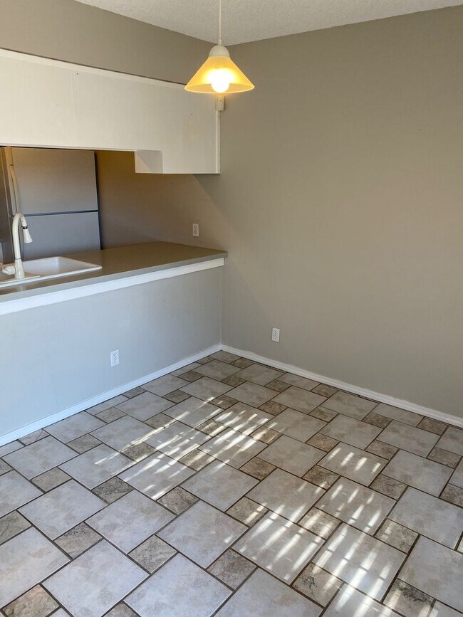 Foto del edificio - Awesome Townhouse Near Brookside, Small Ya...