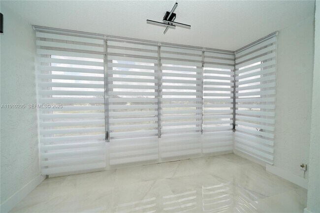 Foto del edificio - 2551 Aragon Blvd