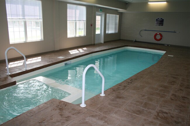 Photo du bâtiment - 75 Valcour Dr