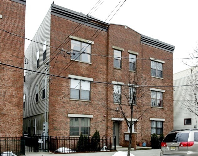 Primary Photo - 117 Logan Ave