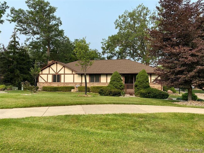 Building Photo - 8565 Mathias Dr