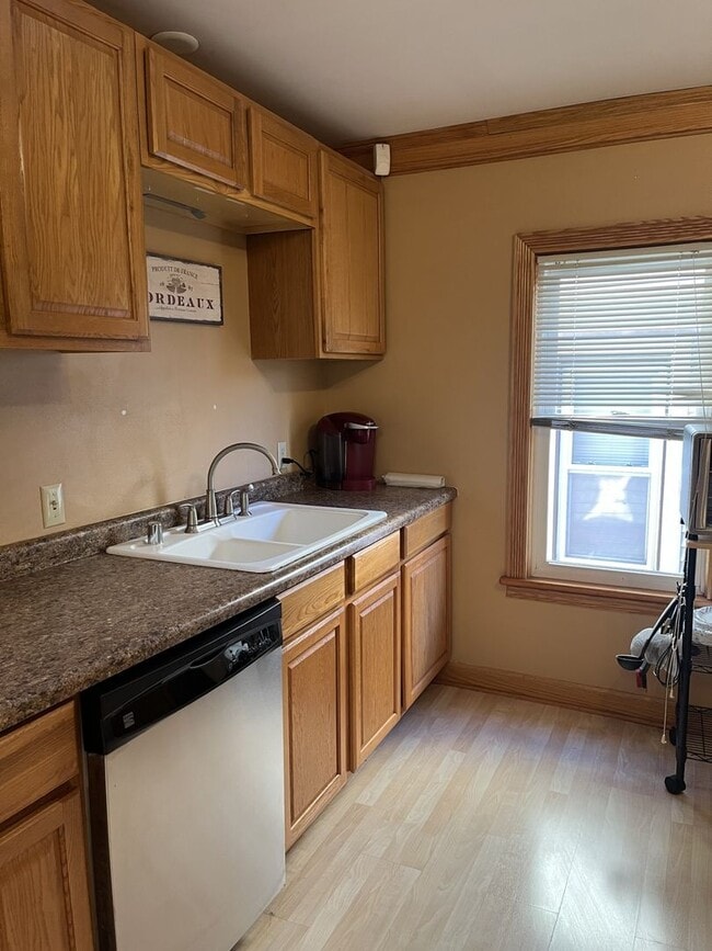 Building Photo - Fantastic 1 BR 2BA Home for Rent Near Brady Street