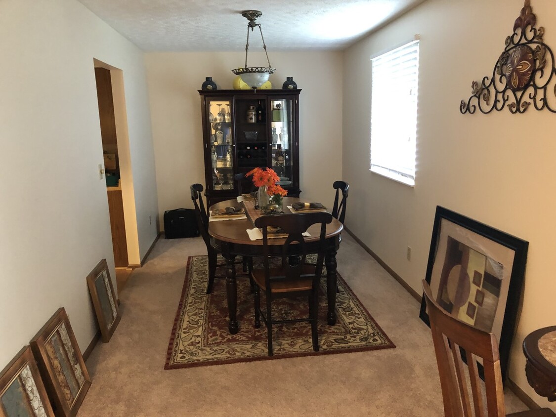 Dinning Room - 5885 Beechcroft Rd