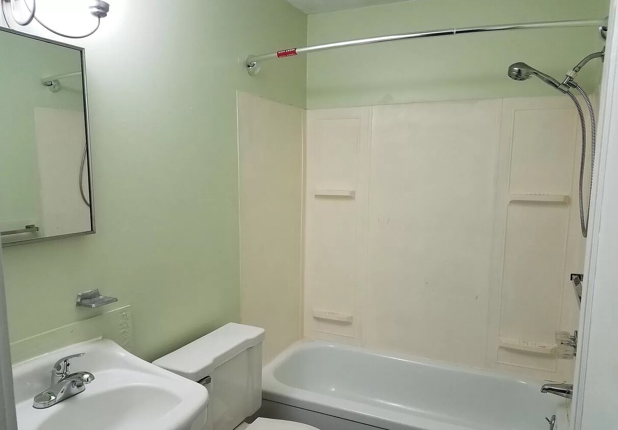 Building Photo - 39 Thorndike St