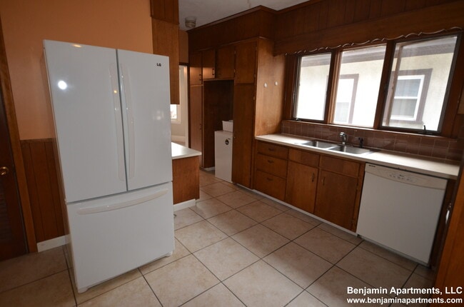 Foto del edificio - 20 Benton Rd