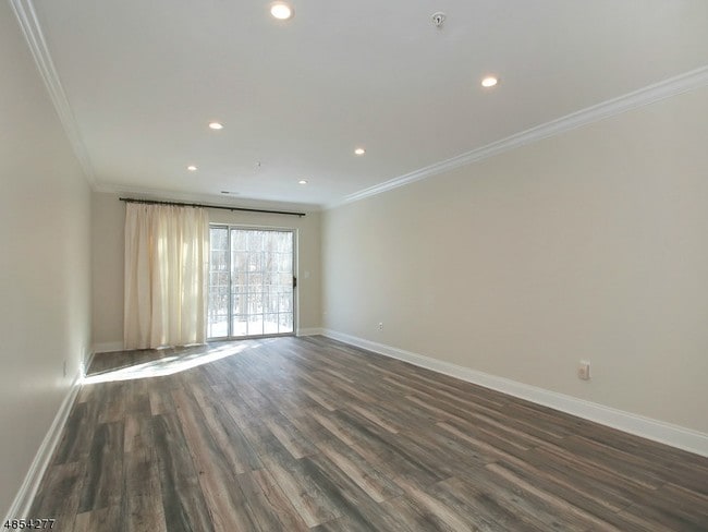 Building Photo - 141 Riveredge Dr