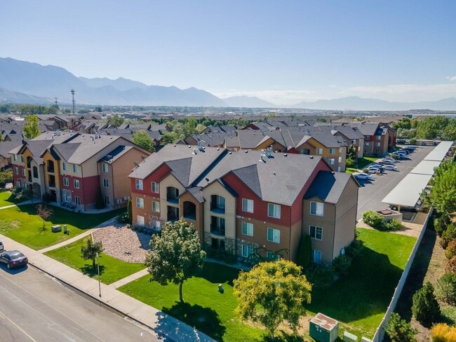 Foto del edificio - Stunning 3 bed 2 bath Condo in Pleasant Grove