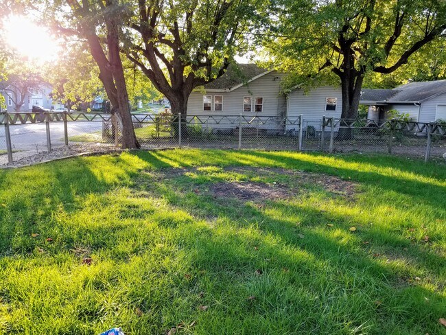 Fenced Back Yard - 625 S Logan St