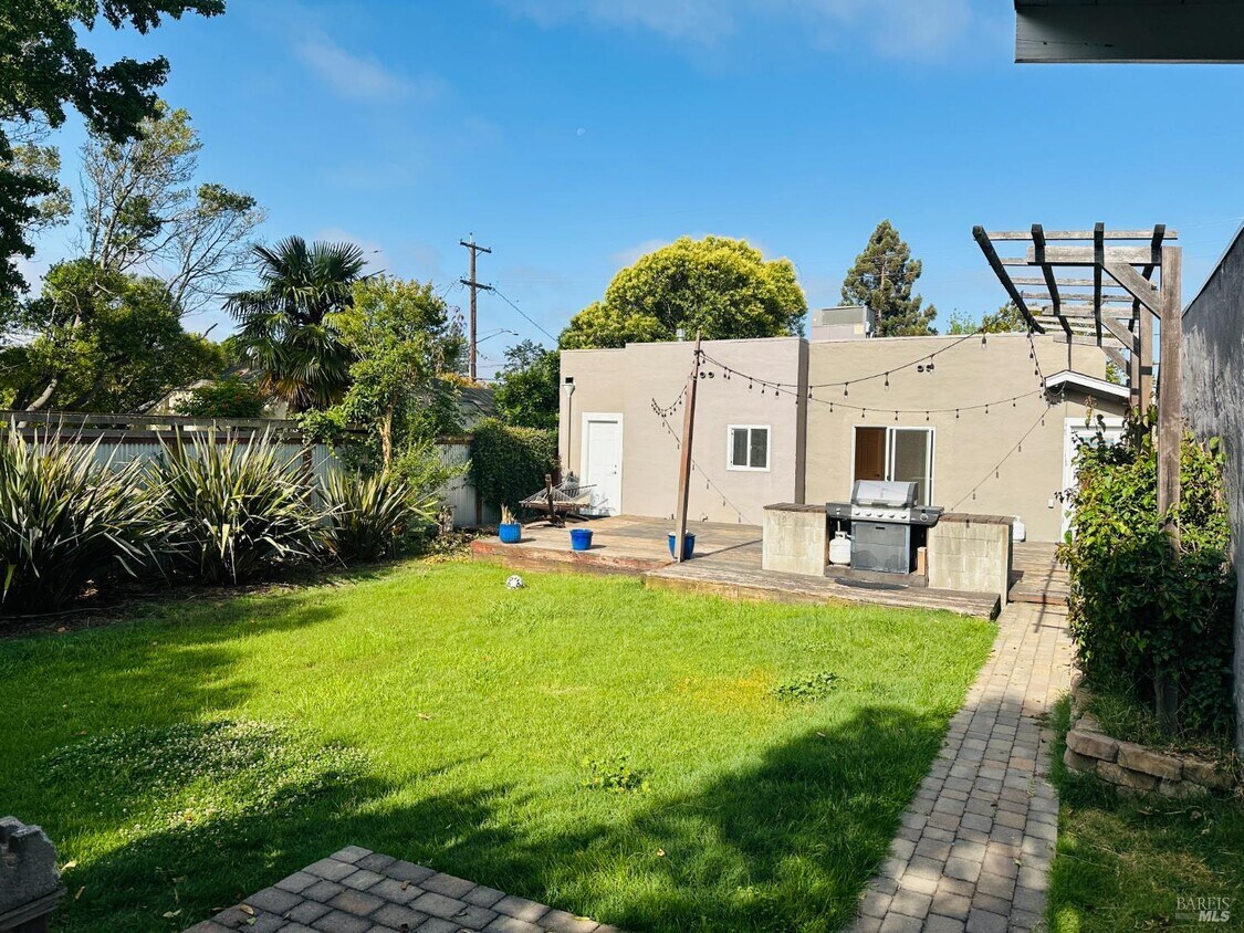 Foto principal - 1244 East Ave