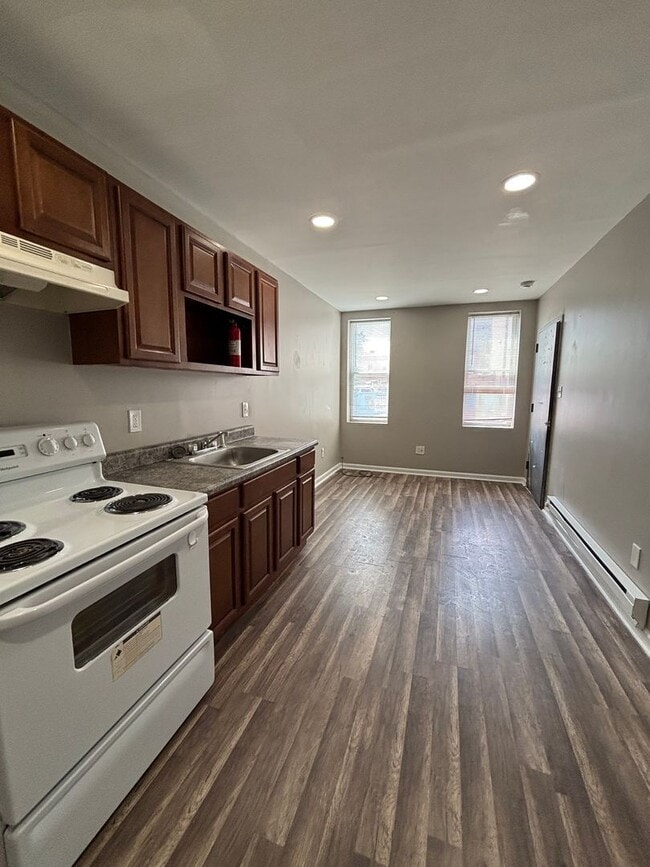 Photo - 24 E Silver St Apartment