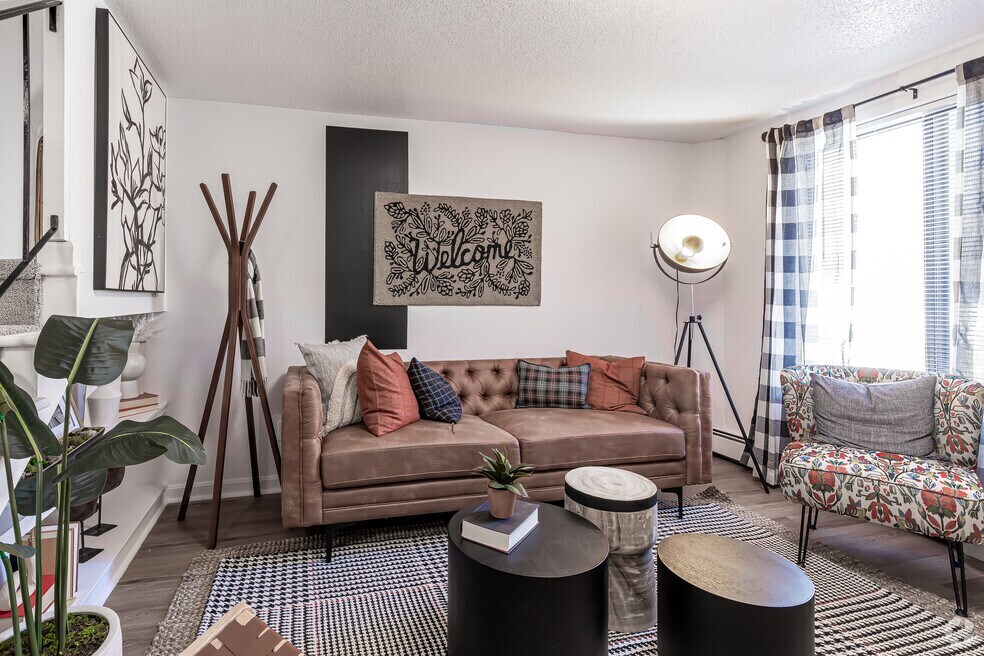Photo - The Den Cedar Ridge (student) Apartments