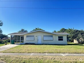 Building Photo - 166 S Entrada Ave