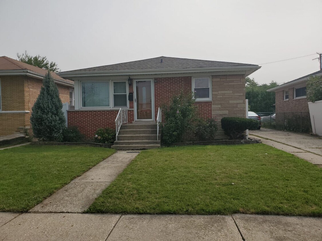 7817 S Keating Ave, Chicago, IL 60652 House Rental in Chicago, IL