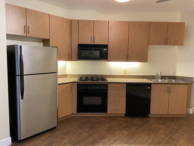 Kitchen - 1225 Island Ave