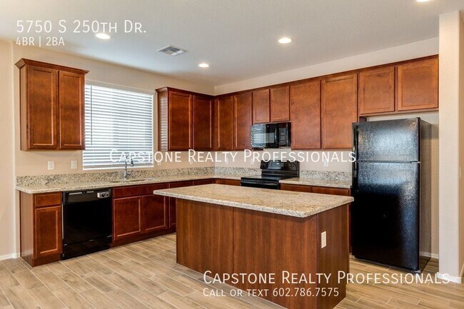 Building Photo - Beautiful 4 bedroom 2 bathroom! Newer Build!