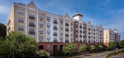 Building Photo - 1100 Avalon S1244