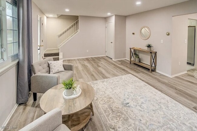 Building Photo - 38109 Poplar Dr