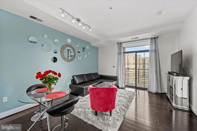 Photo - 1111 Oronoco St Apartment