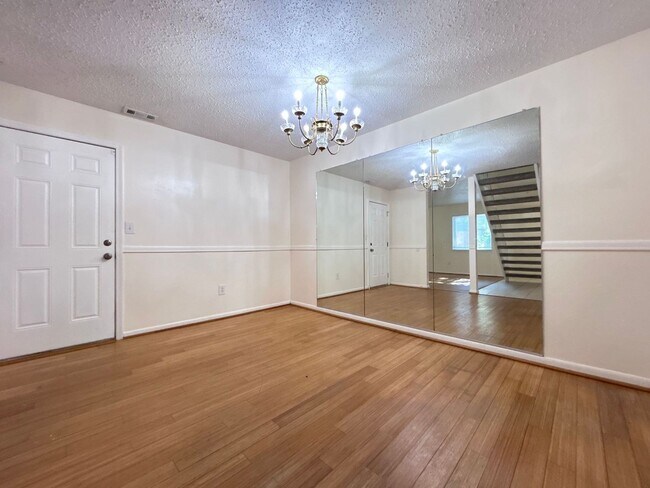 Foto del edificio - Introducing the stunning 3 Bedroom "ASK AB...