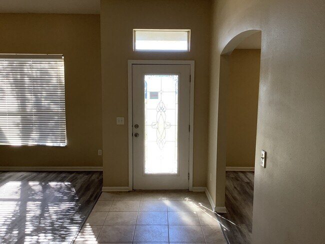 Foto del edificio - 15718 Mason Lakes Drive