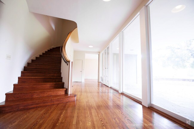 Building Photo - 3900 Sandhill Rd