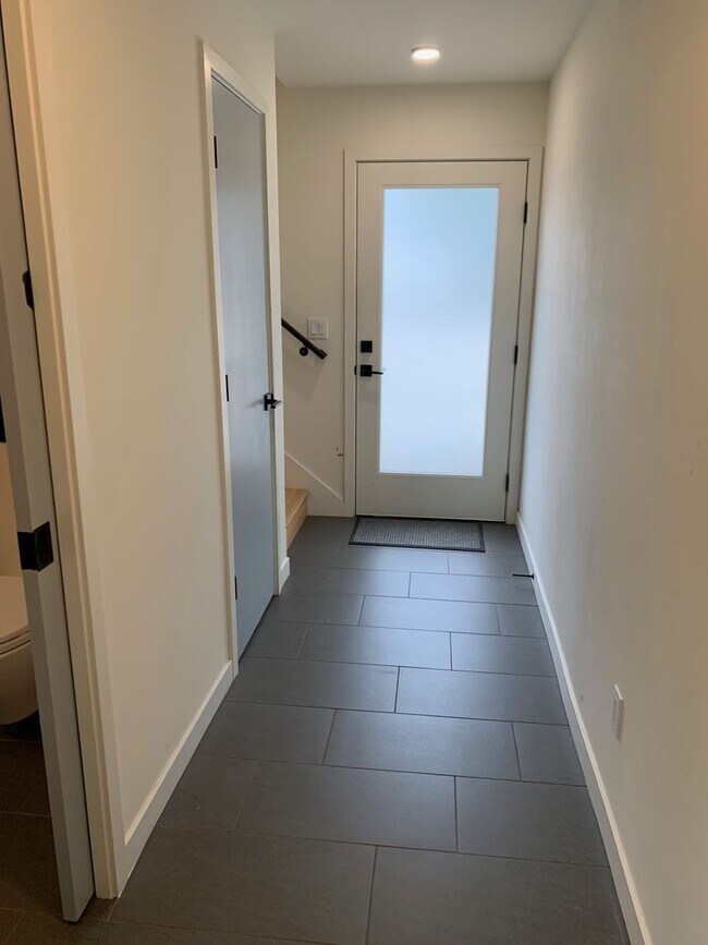 Building Photo - Cozy 2 bed 2 bath townhome in Columbia Cit...