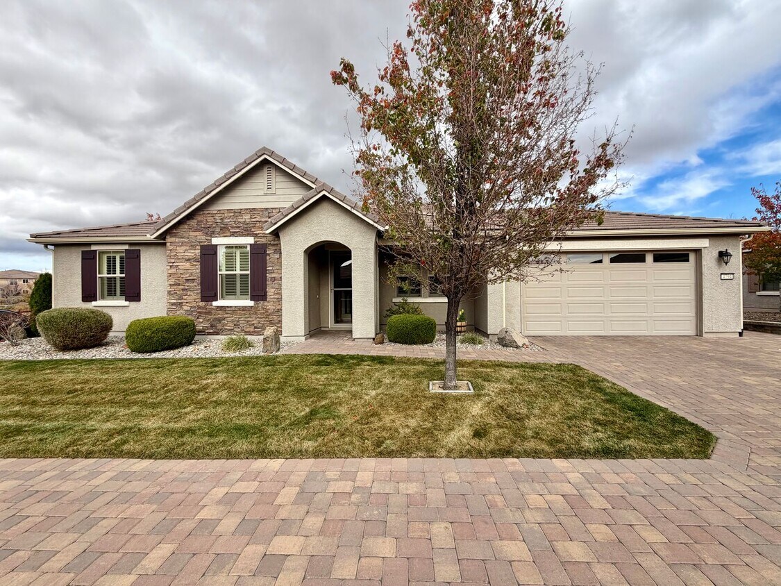 Foto principal - 3 Bedroom Home in Sparks Gated Community!