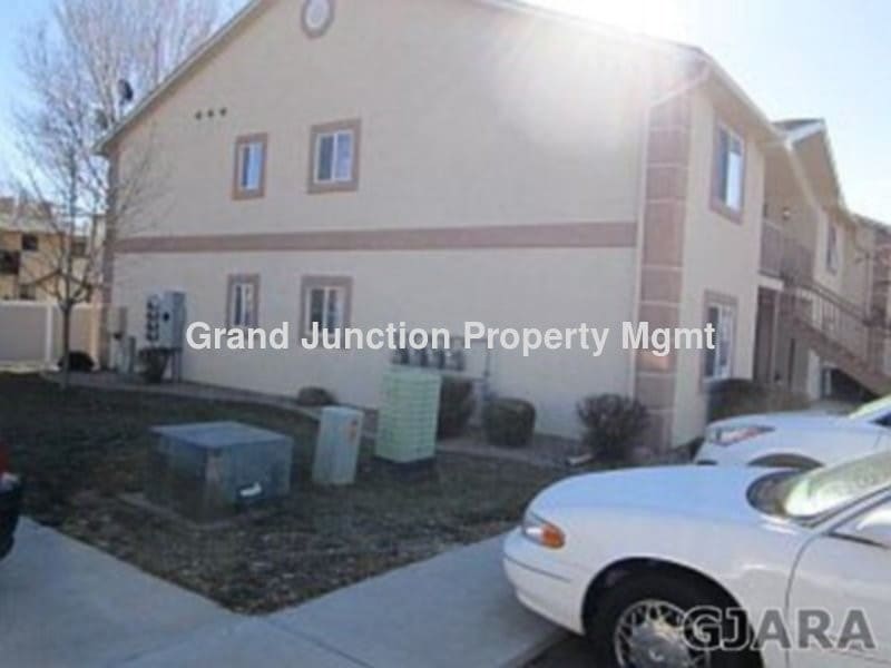 Building Photo - MUST SEE 3 Bed 2 bath