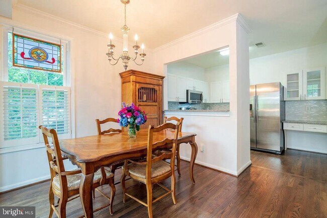 Foto del edificio - 4651 Longstreet Ln