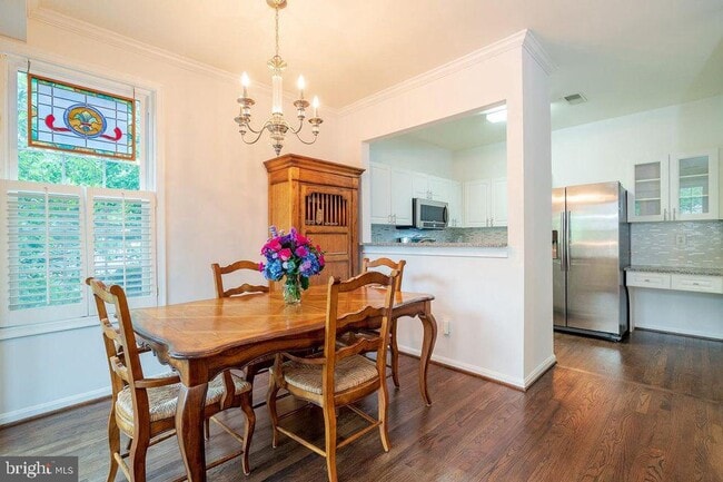 Building Photo - 4651 Longstreet Ln