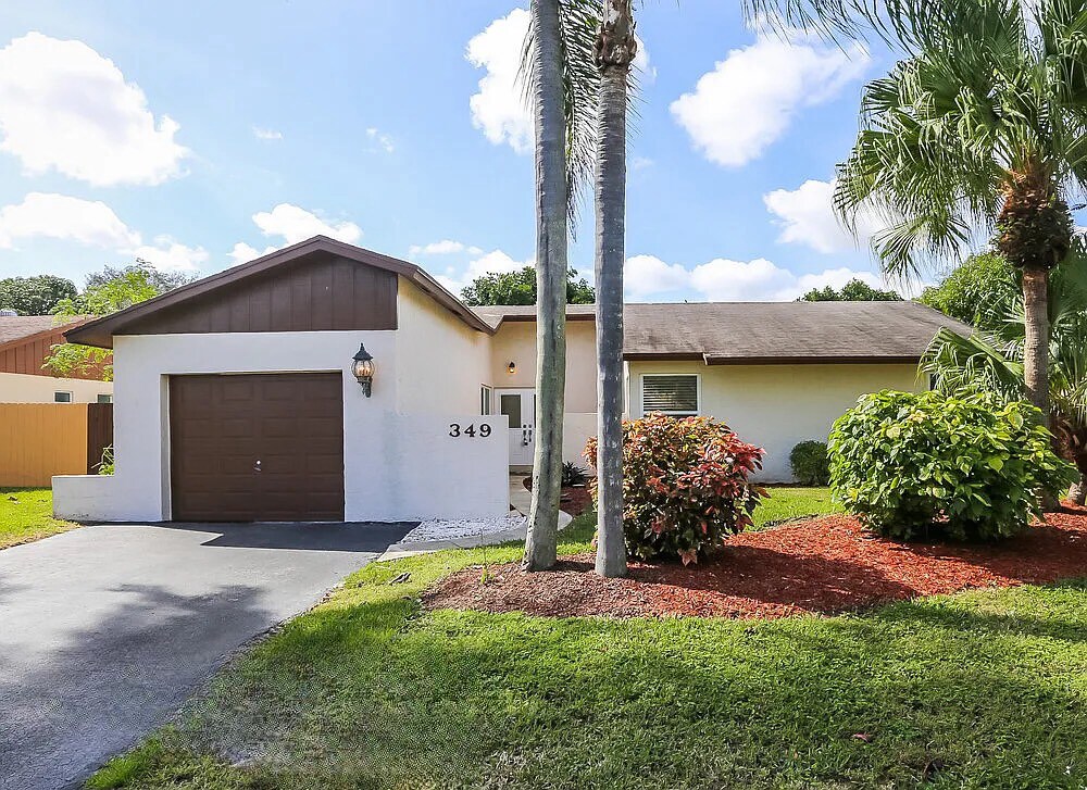 Foto principal - 349 NW 40th Ter