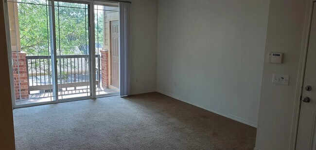 Foto del edificio - 2450 Windrow Dr