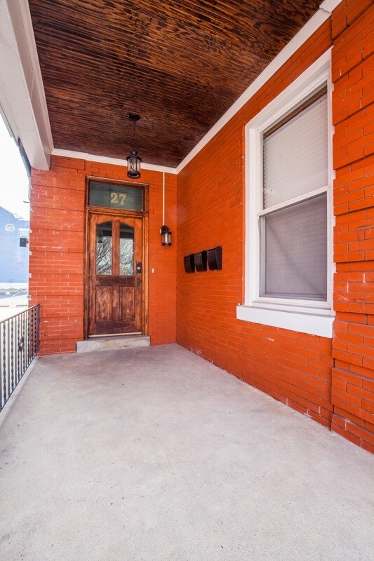 Building Photo - 27 E Robbins St
