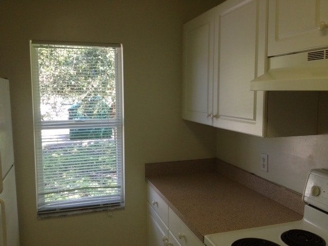 Kitchen - 514 Northeast 24th Place
