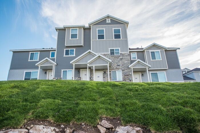 Primary Photo - The Overlook in Herriman - Gorgeous Townhome