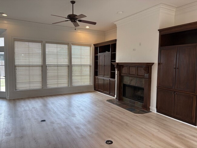 Building Photo - Great Gated Community Home