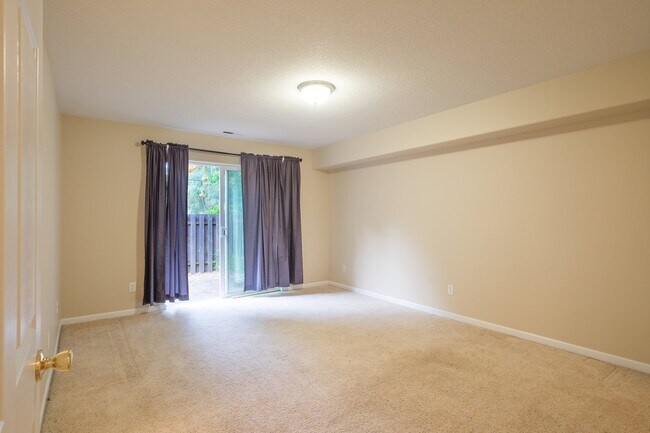 Foto del edificio - 3 Bedroom 2.5 Bath Forest Grove Town home