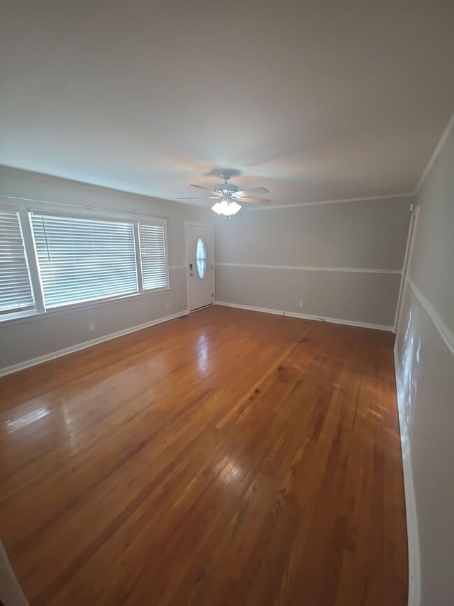 Foto del edificio - 3-Bedroom Home with Fireplace and Covered Patio in Sparta