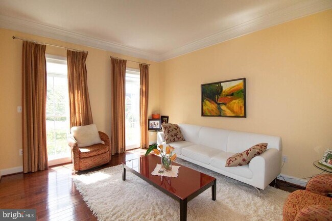 Foto del edificio - 5213 Carson Ct