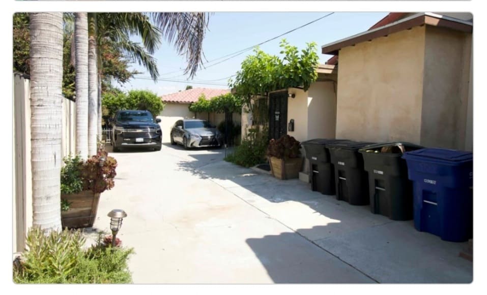 Building Photo - 8753 Maple St