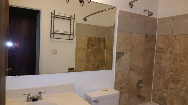 Building Photo - 300 Westwood Ct