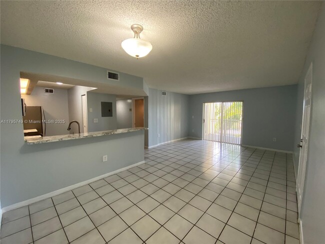 Foto del edificio - 8560 SW 212th St