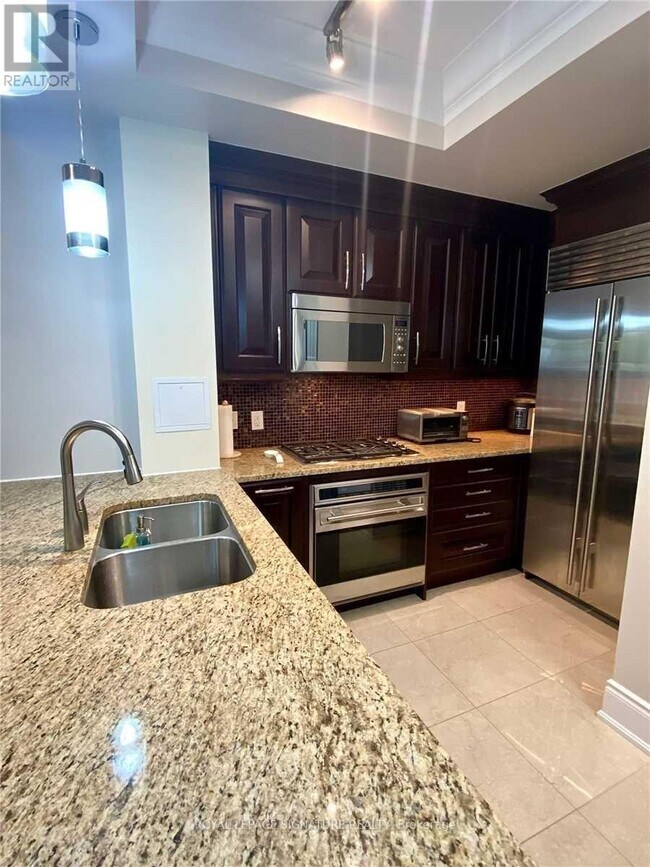 Photo du bâtiment - 1717-1717 Avenue Rd