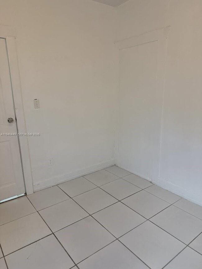 Foto del edificio - 2267 SW 16th St