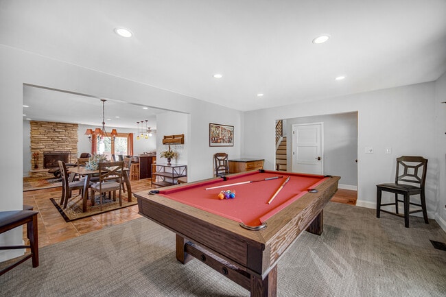 Foto del edificio - 1167 Longtree Ln