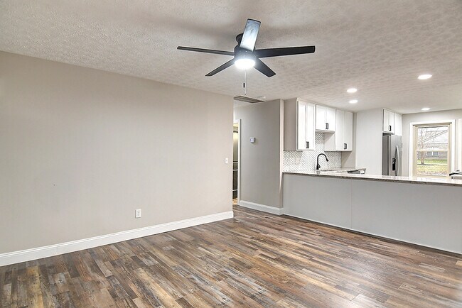 Foto del edificio - 1209 Nutwood Dr